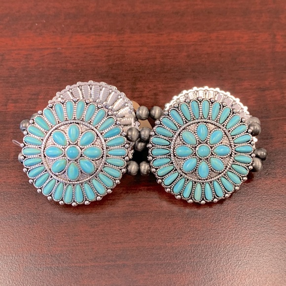 🔥 Last One! 🔥 Western Concho Cluster Stretch Bracelet - Picture 5 of 6